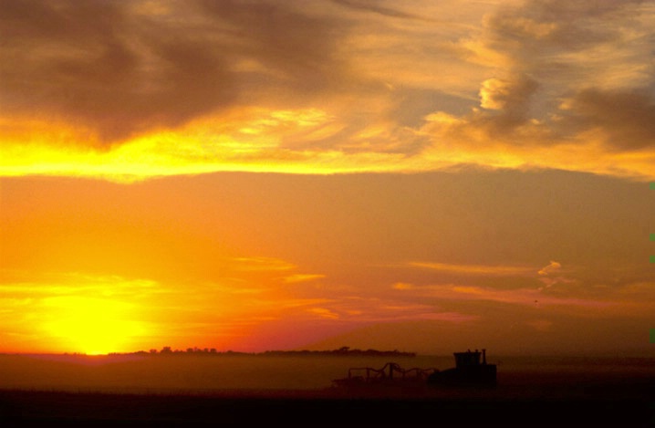 Tractor sunset - ID: 1795611 © Heather Robertson