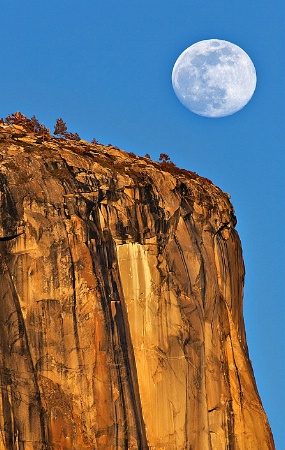 Moon Rising Over El Cap