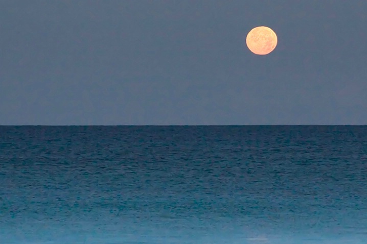 Moonset Hapuna Beach, Hawaii 2-12-06 - ID: 1848929 © Robert A. Burns