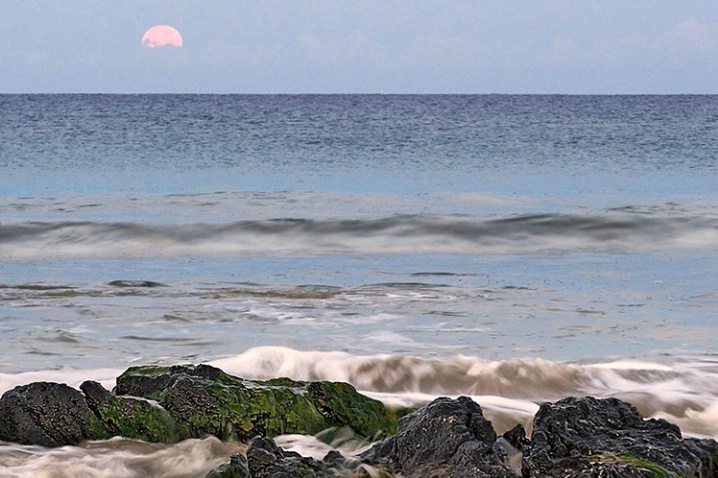 Moonset Hapuna Beach, Hawaii 2-12-06 - ID: 1848930 © Robert A. Burns