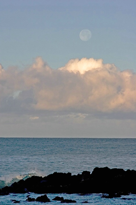 Moonset Hapuna Beach, Hawaii 2-14-06 - ID: 1848938 © Robert A. Burns
