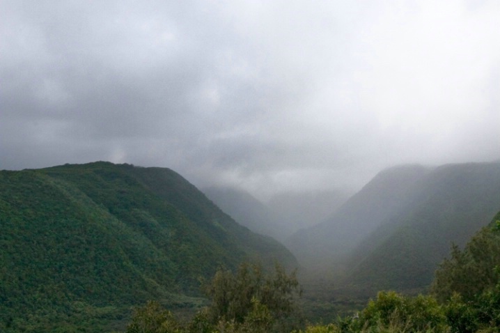 Pololu Valley, Kahola Hawaii 2-16-06 - ID: 1848940 © Robert A. Burns