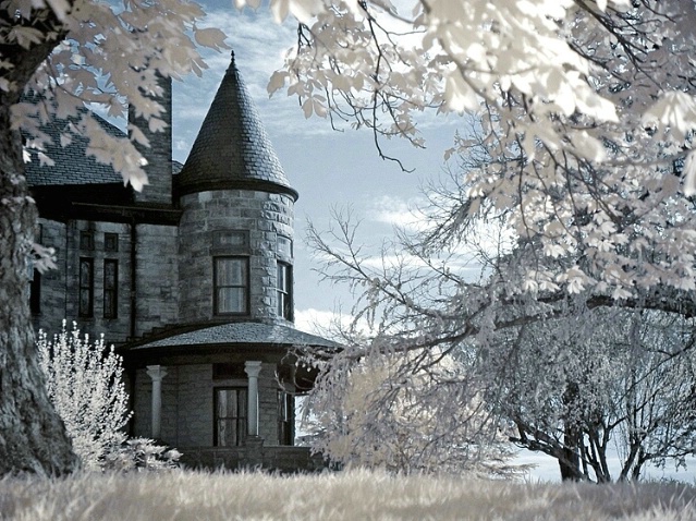 Dooley Mansion in Springtime