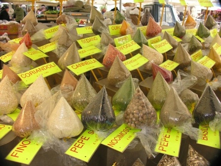 Spices at market - ID: 1910419 © Jannalee Muise