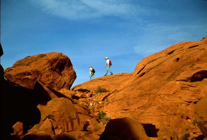 Hiking in Valley of Fire - ID: 1963159 © Heather Robertson