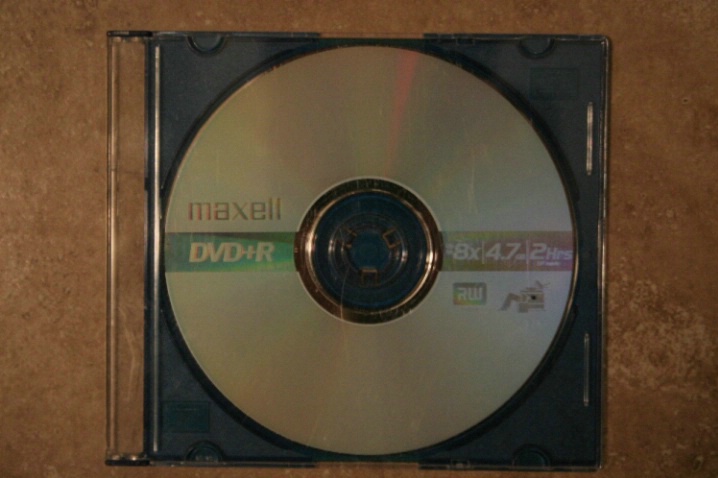 PHOTO CD-DVD WITH E-MAIL SIZED PHOTOS - ID: 2026708 © Anthony Cerimele