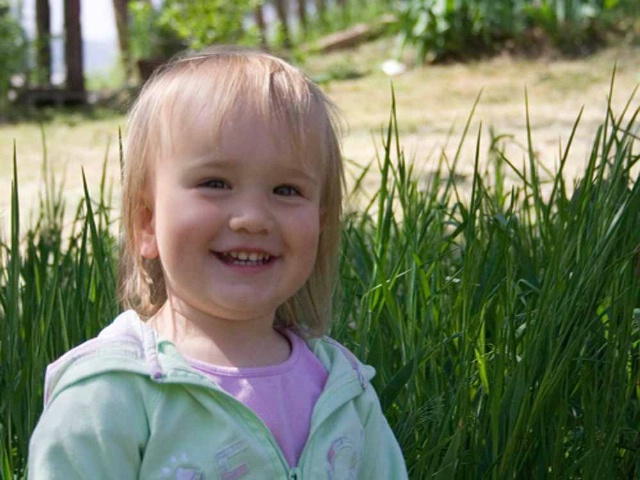 Aperture priority - Hannah in garden