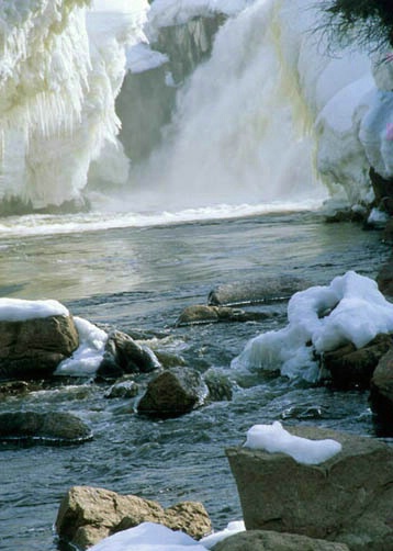 Pisew Falls in winter - ID: 2100953 © Heather Robertson