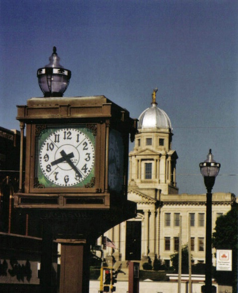 Jackson clock and courthouse - ID: 2207951 © Eric B. Miller