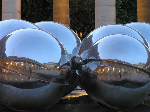 Reflectiing Spheres                               