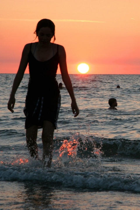 Summer-evening-sunset-dip