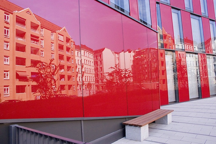 Red reflections from Hamburg