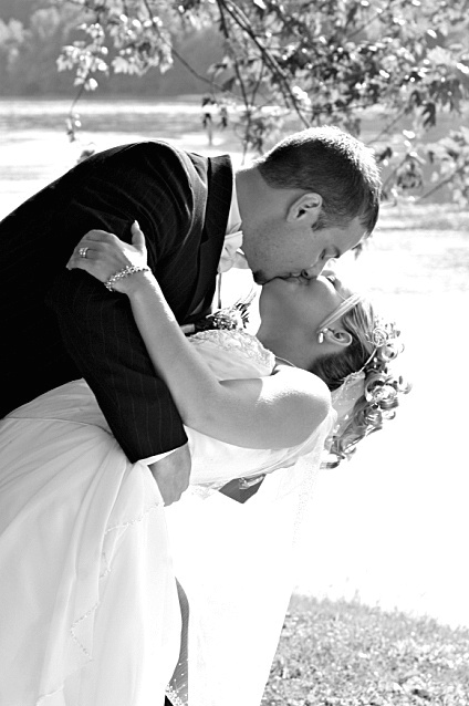 Wedding day kisses