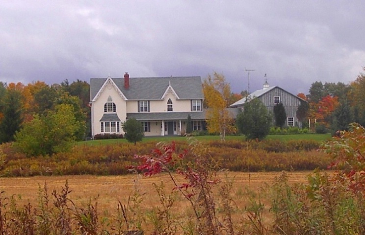 pretty houses in rural milton