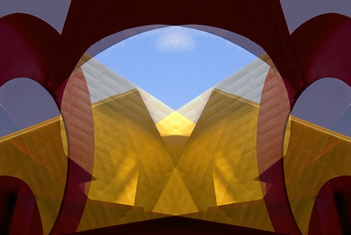 Mirrored Museum and Sculpture