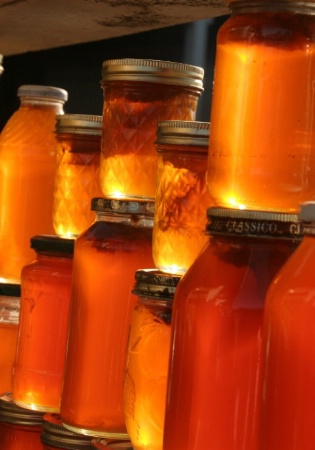Extra Honey Jars
Exposure: 1/250 at f/9
Exposure