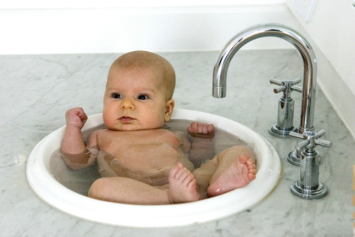 relaxing baby bath