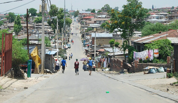 Road out of Alexandra