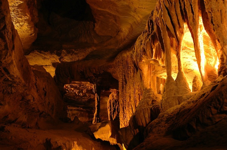 " Ruby Falls Caverns "