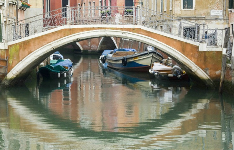 Bridge over Canal, Venice, Italy - ID: 3549608 © Larry J. Citra