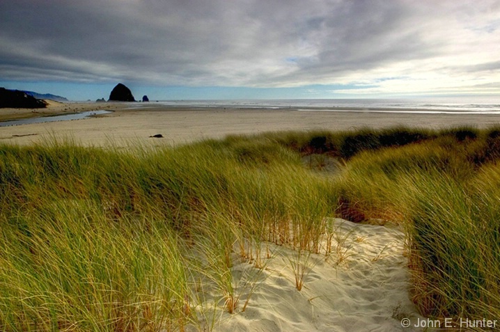 Oregon Coastline - Near Canon Beach - ID: 3804590 © John E. Hunter