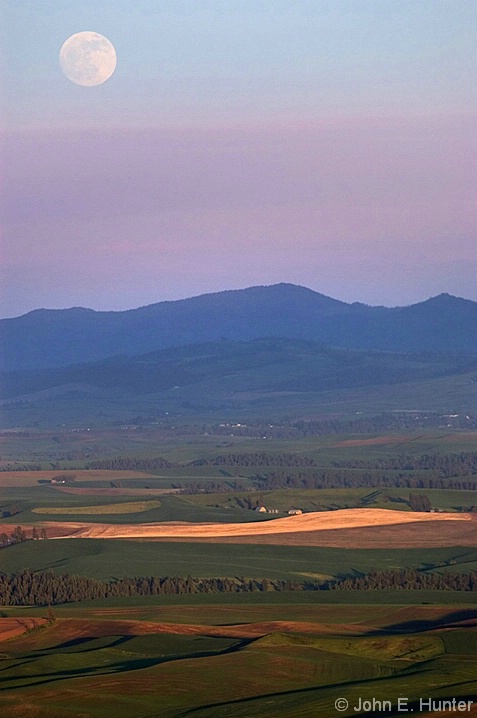 Moon Rise from Steptoe Butte - ID: 3804665 © John E. Hunter