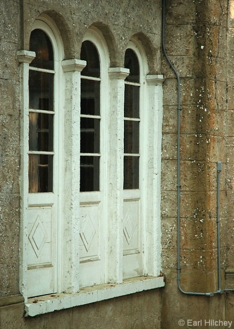 Arched windows at Helen Hhouse - ID: 3806384 © Earl Hilchey