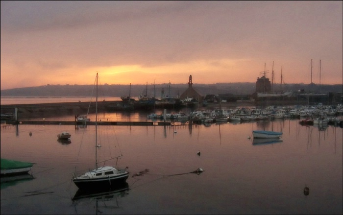 The evening on the port of Camaret. (France)