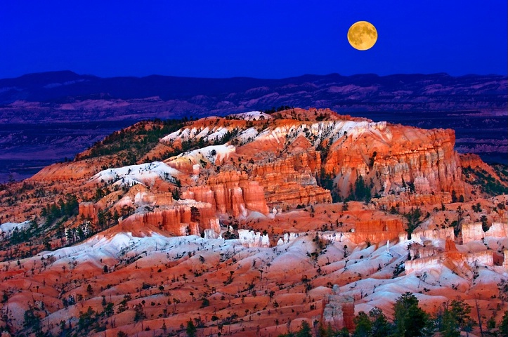 Moonrise at Bryce