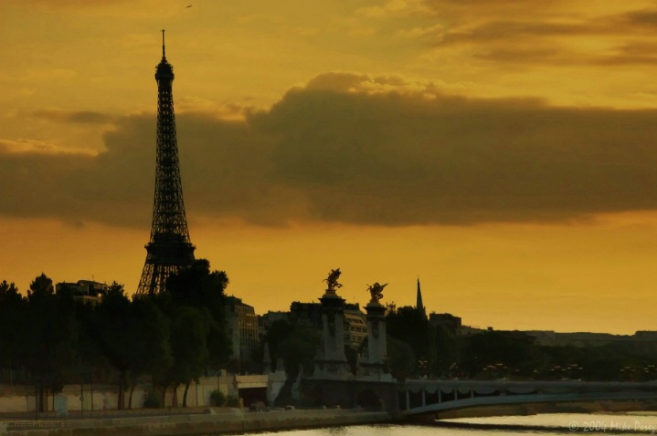 Dusk on the Seine - ID: 4029407 © Mike D. Perez