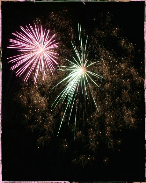 Fireworks - ID: 4181436 © DEBORAH thompson