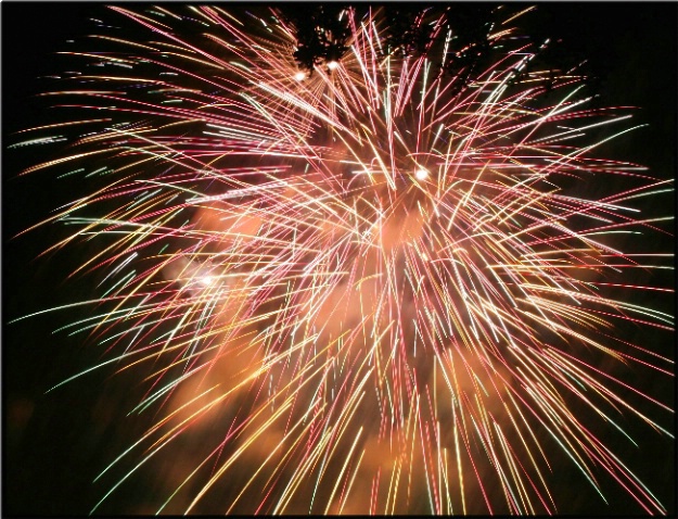Fireworks IV - ID: 4201743 © DEBORAH thompson