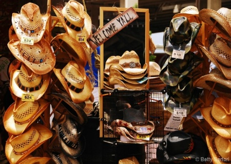 Hats of Dallas, focal length 70, f5, ISO 100, Clud