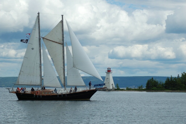 Big Sails in Nova Scotia - ID: 4238576 © Larry Heyert
