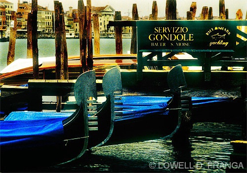 docked_gondolas_2-venice_italy
