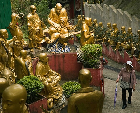 Encircled, 10000 Buddhas - ID: 4393243 © Mike Keppell