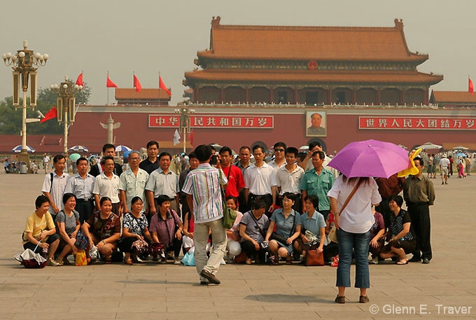 Photographer takes group portait     2005 Beijing 