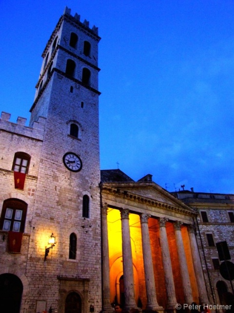 Assisi_by_night