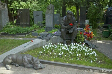 Moscow A Man and His Dog - ID: 4639091 © Annie Katz