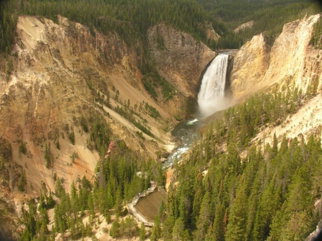 Yellowstone Canyon lower falls - ID: 4641438 © Jannalee Muise
