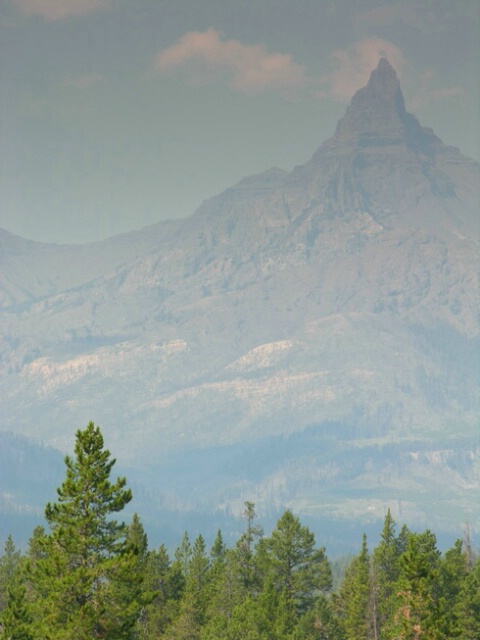 Beartooth peaks - ID: 4648710 © Jannalee Muise