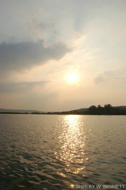 SUNSET ON LAKE MORAIN - ID: 4711633 © SHIRLEY MARGUERITE W. BENNETT