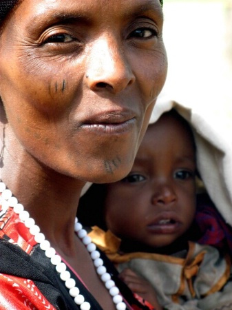 2 KINDRED SPIRTS ETHIOPIAN MOTHER AND CHILD 