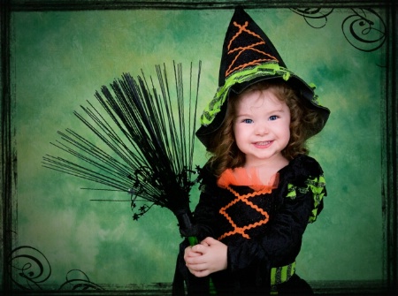 "The Littlest Witch - 2"