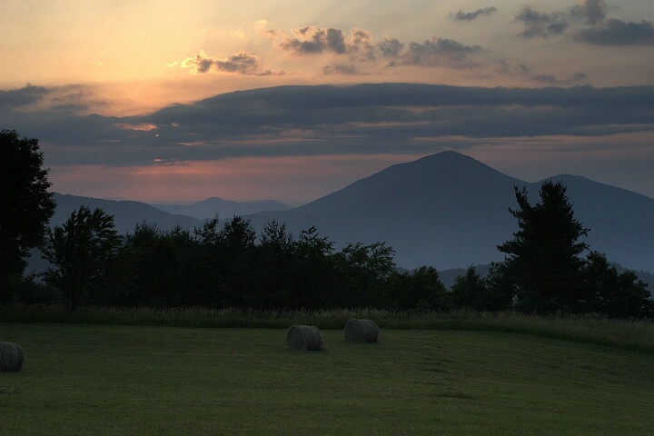 mountain_pasture_sunrise_1