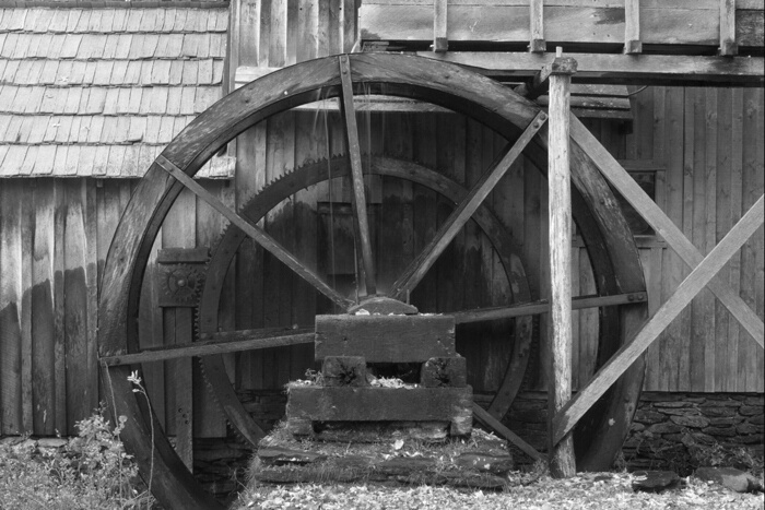 mabry-mill-wheel-b_w-2