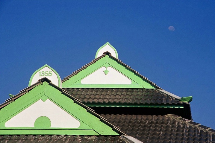 The Roof and The Moon