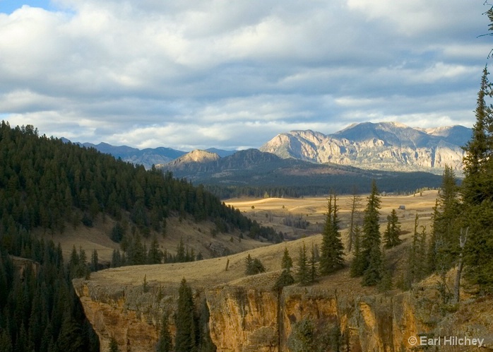 Splended Valley - ID: 5287911 © Earl Hilchey