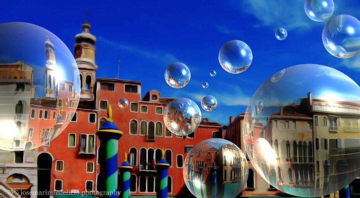 BUBBLING VENICE