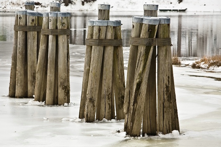 River pylons and ice